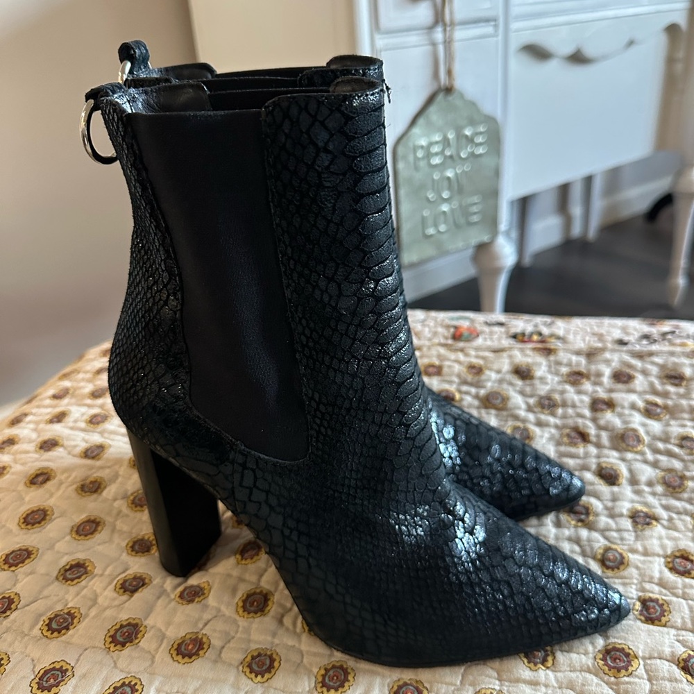 PAIGE Kingston Black Leather Snake Print Heeled Ankle Boots Size 8.5